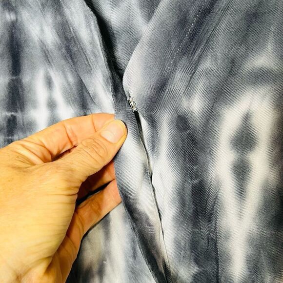 Cloth & Stone Slate Gray Blue Tie Dye Shorts Romper - Picture 6 of 13